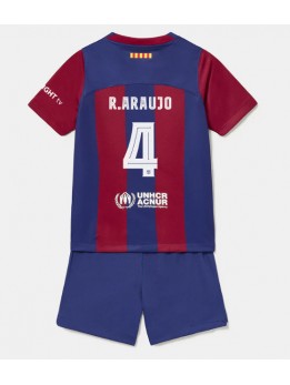 Otroški Nogometna dresi replika Barcelona Ronald Araujo #4 Domači 2023-24 Kratek rokav (+ hlače)